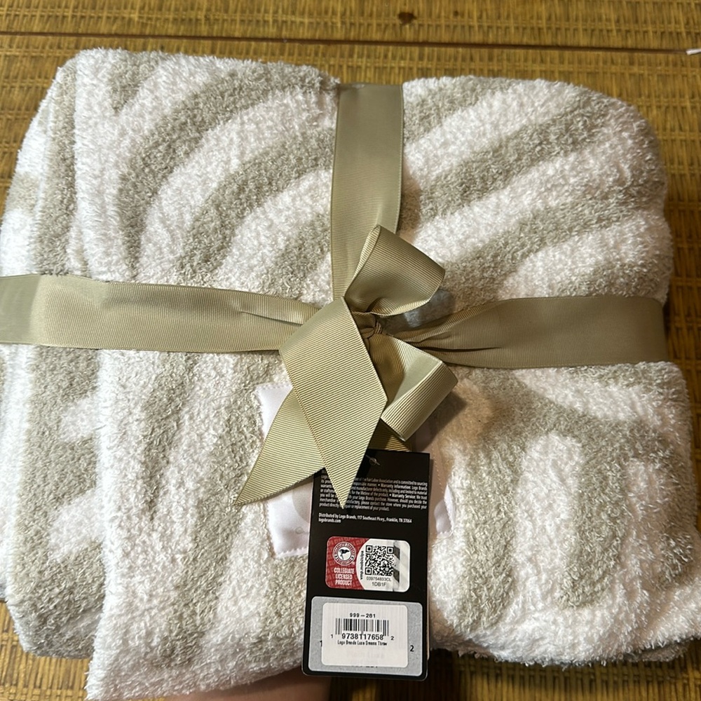 NWT Logo Brands Luxe Dreams Throw